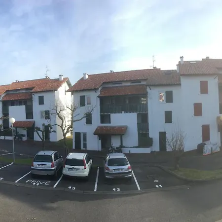 Homestay Canape Chez L'habitant, 300m Et Centre Du Village Bidart