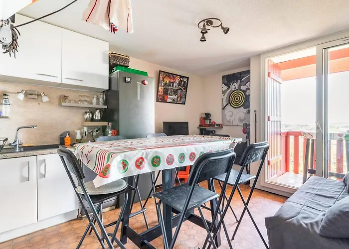 Canape Chez L'habitant, 300m Et Centre Du Village *